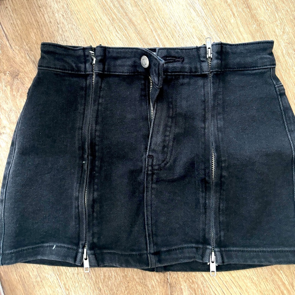 Forever 21 mini skirt with zippers